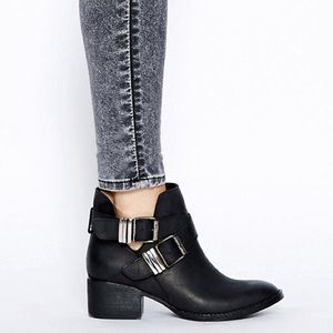Steve Madden Grizzz Booties